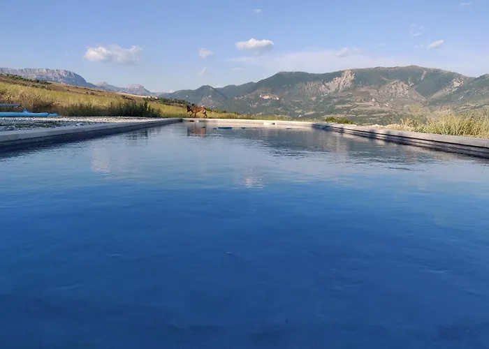 לינה וארוחת בוקר Chateau De Beaucouse 3*