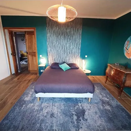 Chateau De Beaucouse Bed & Breakfast 3*